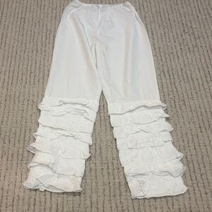 🌿 Boutique Listing: J. Peterman White Ruffled Volume Pant – Size Small 🌿